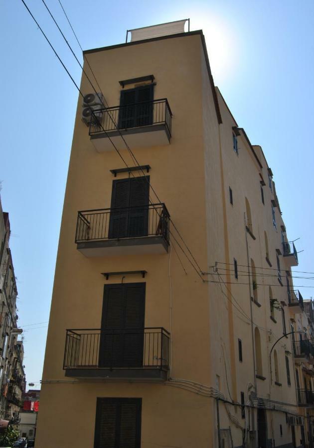 Vico Longo 25 - Ensuit Flat In The Heart Of Neapel Exterior foto